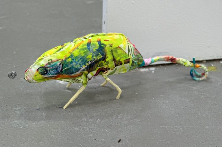 Chamäleon. 50 cm breit.